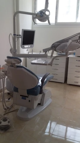Docteur AMIRA HAMDI